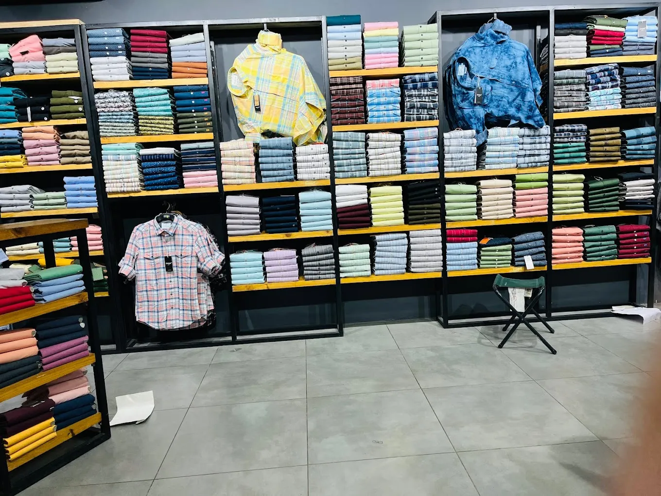 Themes clothing